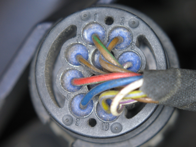 K1200_LT_Diagnosestecker_von_hinten.jpg