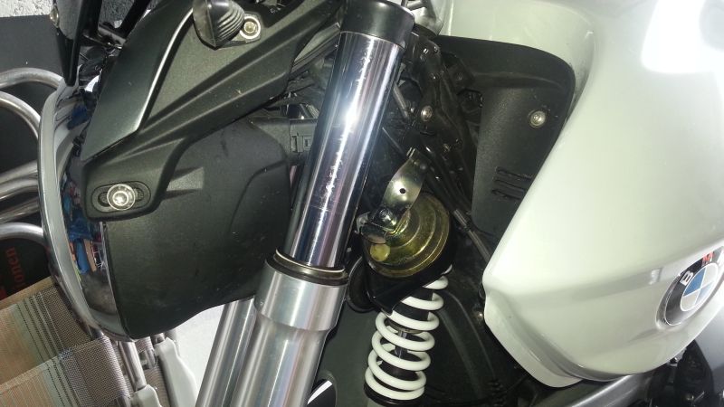 Hupe aus BMW3 E46 Compact Horn Tiefton 0055306.jpg