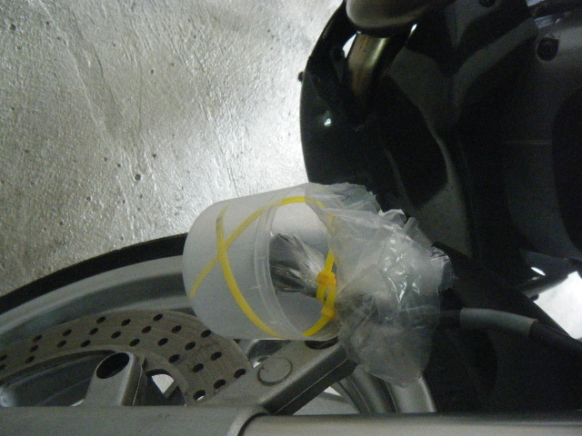 Bremsleitung mit Tüte und Tropfschutz