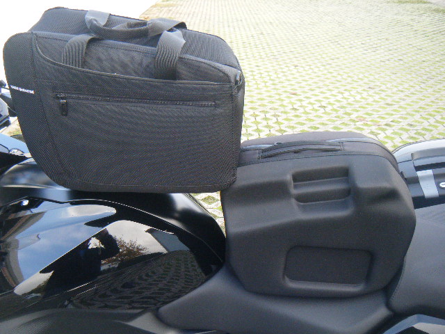 links die Tasche für qtreiber-Koffer - rechts die für die RS Koffer