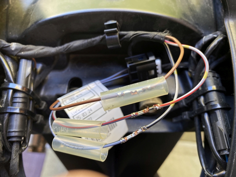 R1200_Rückleuchte_LED_Crimp1_800.jpg