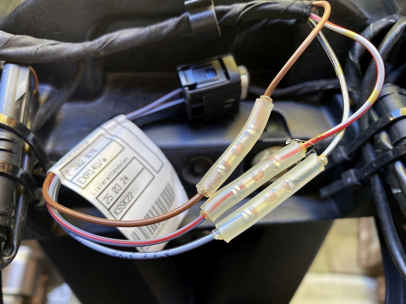 R1200_Rückleuchte_LED_Crimp2_800.jpg