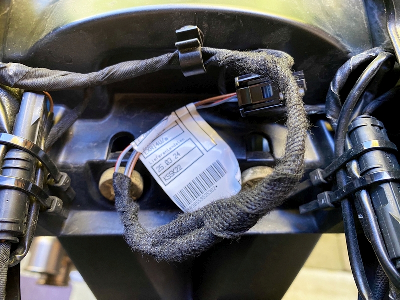 R1200_Rückleuchte_LED_Harness1_800.jpg