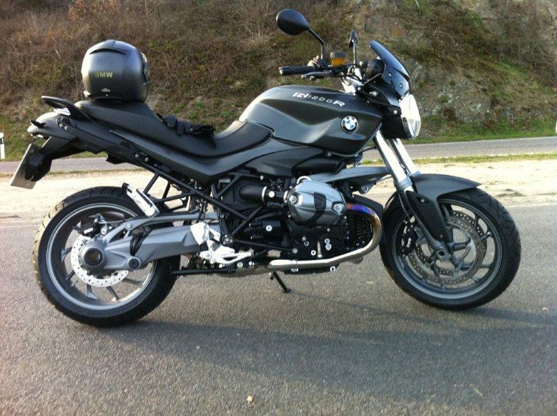 bin hell auf begeistert<br /><br />macht richtig fun das teil<br /><br />ich glaube, ich habe genau das richtige gekauft<br />das moped passt mir sehr gut<br />auf die sitzposition bezogen<br /><br />bin 181 groß<br /><br />würde sagen.......viel besser gehts nicht